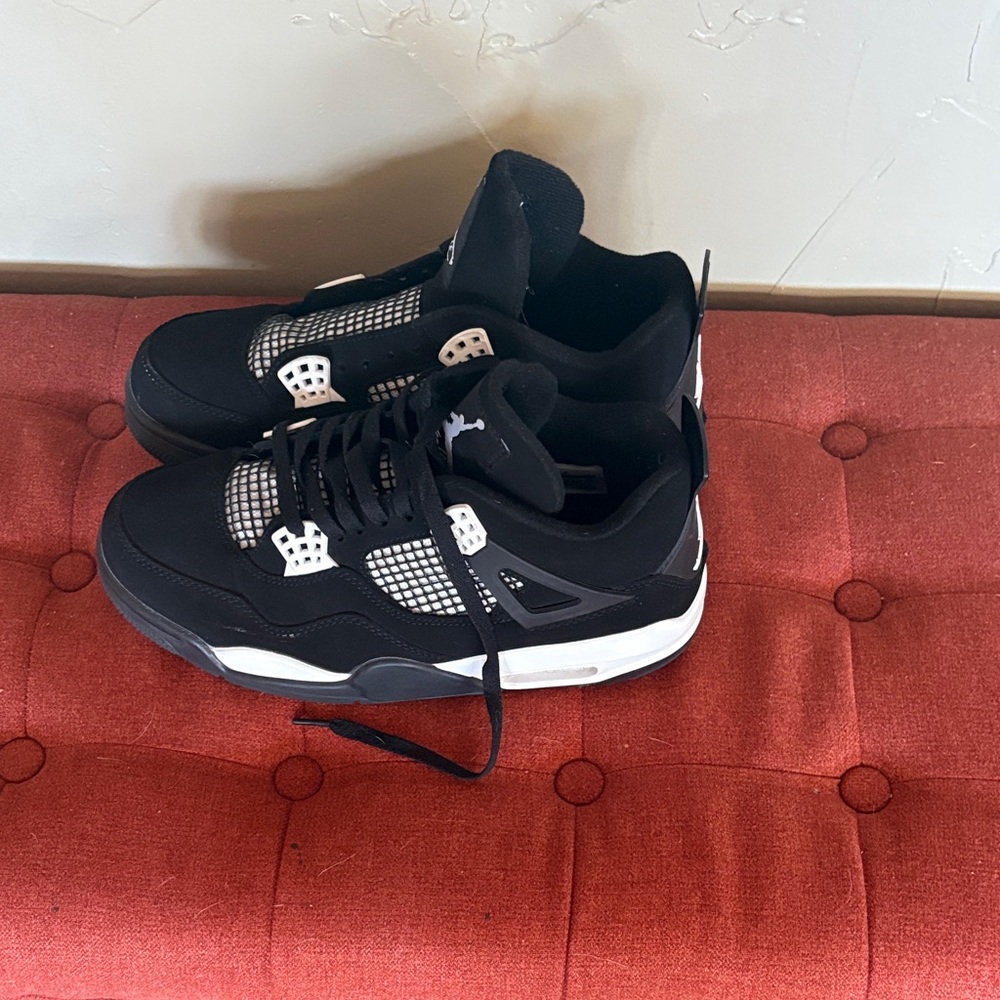 Jordan Black and White Men's Sneakers 9.5